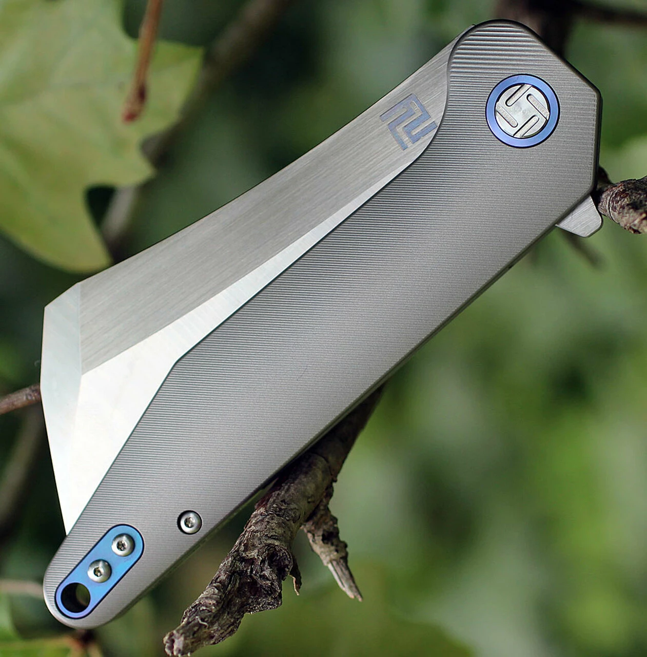 New ✨ Artisan Cutlery Artisan Osprey ATZ1803GGYM, 3.74" M390 Plain Blade, Gray TC4 Titanium Handle 😍 4 New ✨ Artisan Cutlery Artisan Osprey ATZ1803GGYM, 3.74" M390 Plain Blade, Gray TC4 Titanium Handle 😍 - Image 4