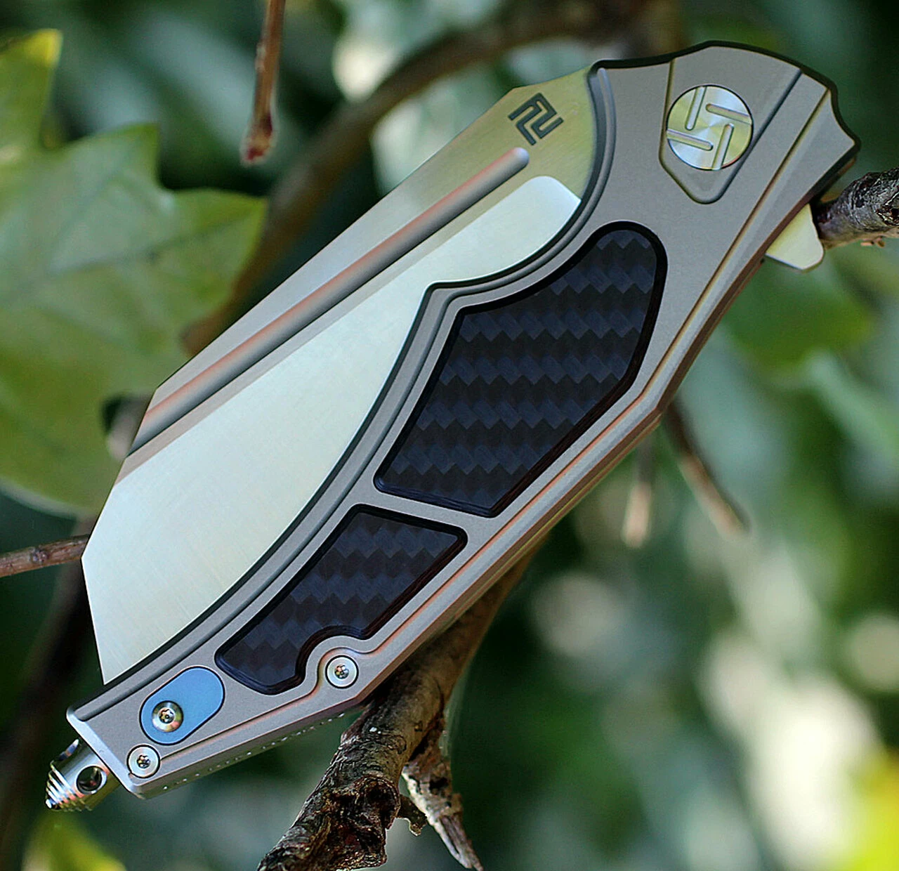 Outlet 🛒 Artisan Cutlery Artisan Apache ATZ1813GGYS, 3.82" S35VN Plain Blade, Gray Titanium/Carbon Fiber Handle 😍 4 Outlet 🛒 Artisan Cutlery Artisan Apache ATZ1813GGYS, 3.82" S35VN Plain Blade, Gray Titanium/Carbon Fiber Handle 😍 - Image 4