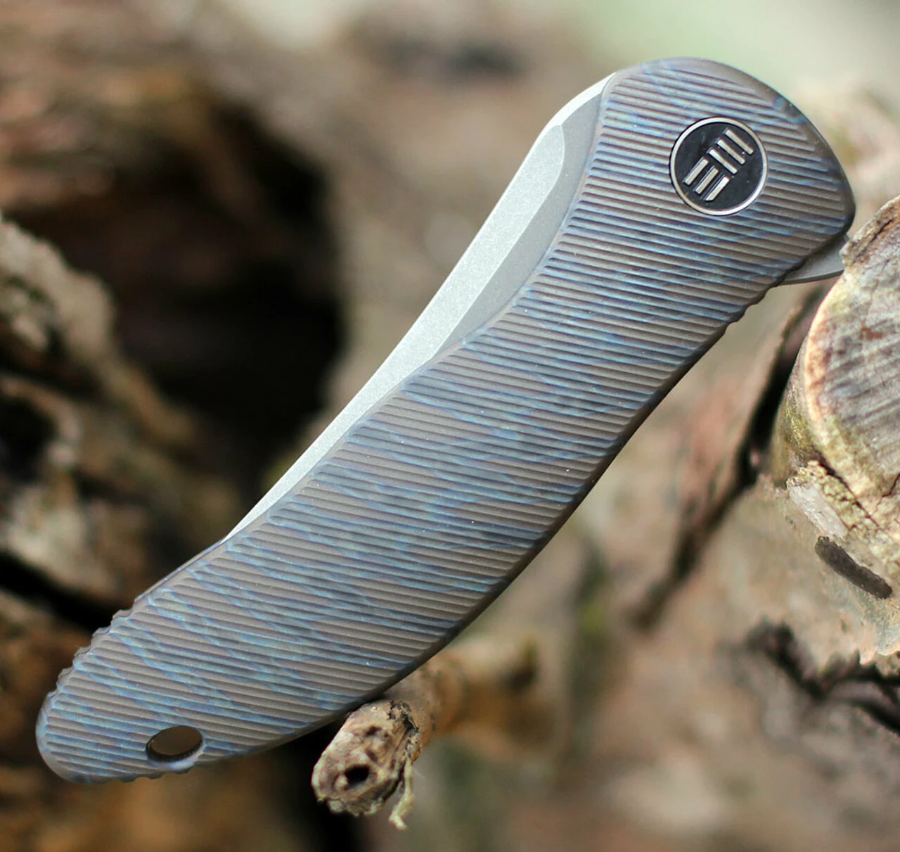 Outlet 🔥 We Knife Co. We Knife Mini Synergy 2011C, 2.93" CPM 20CV Stonewashed Blade, Tiger Striped Pattern Flamed 6AL4V Titanium Handle 🎉 3 Outlet 🔥 We Knife Co. We Knife Mini Synergy 2011C, 2.93" CPM 20CV Stonewashed Blade, Tiger Striped Pattern Flamed 6AL4V Titanium Handle 🎉 - Image 3