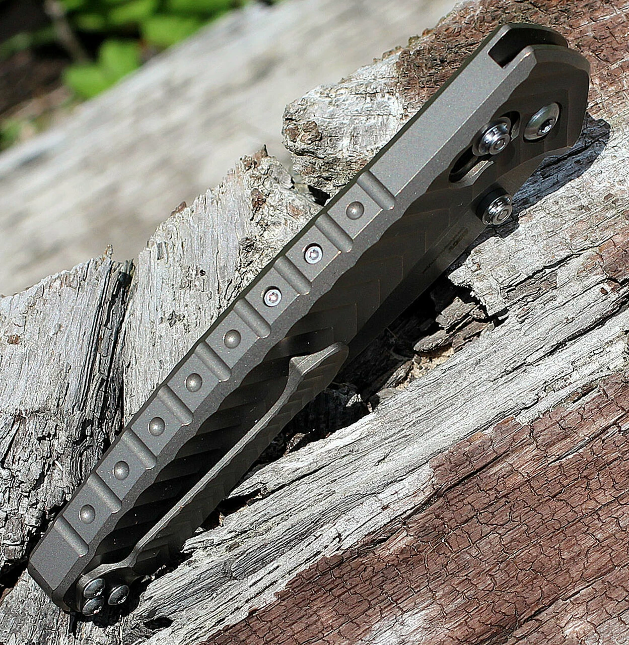 Outlet 👏 Benchmade Knives Benchmade BM781S ANTHEM, 3.5" CPM-20CV SS Combo Blade, Anodized Billet Titanium Handle 🤩 4 Outlet 👏 Benchmade Knives Benchmade BM781S ANTHEM, 3.5" CPM-20CV SS Combo Blade, Anodized Billet Titanium Handle 🤩 - Image 4