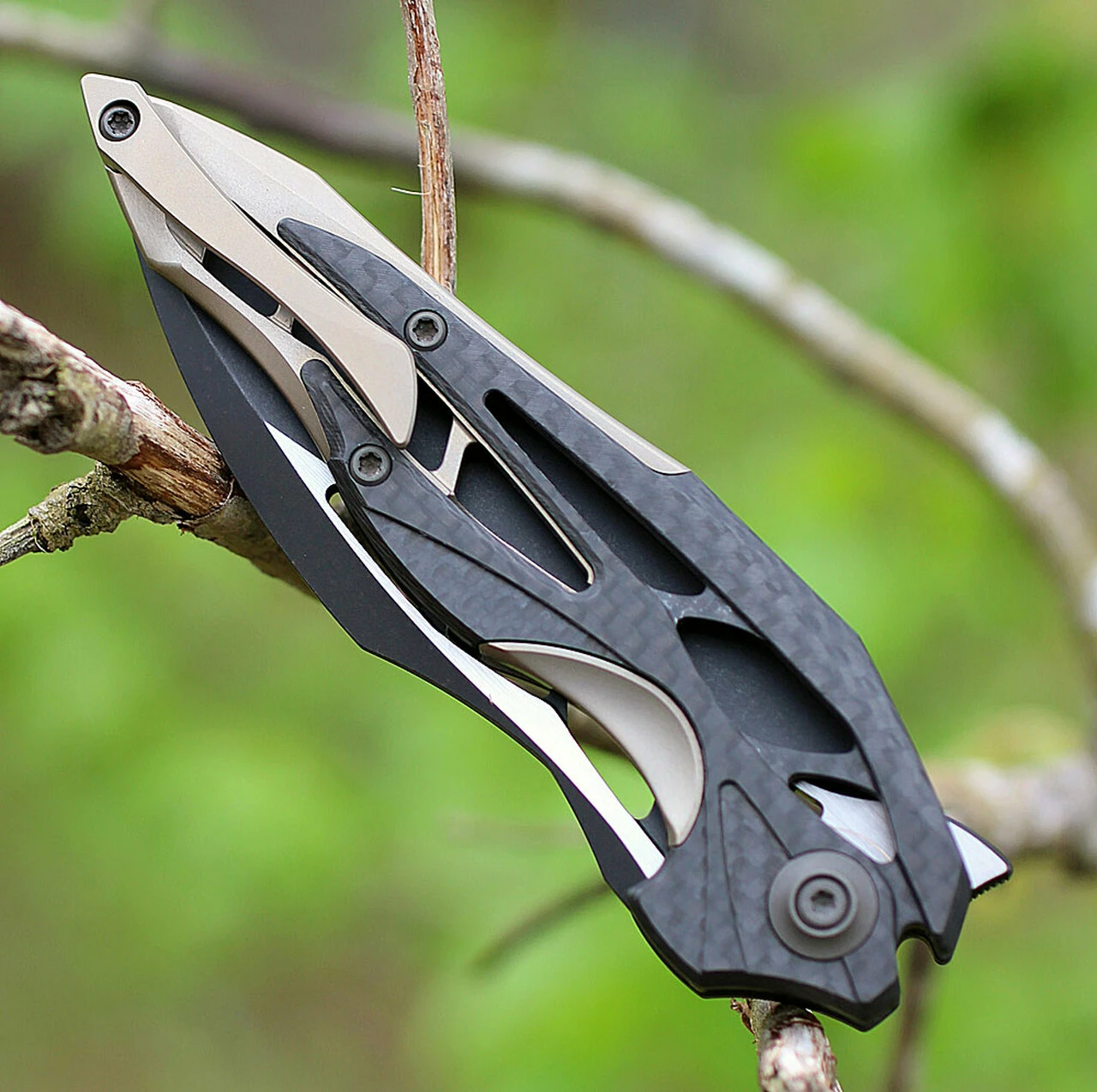 Coupon 💯 We Knife Co. WE Knife 906CFB Arrakis, 3.45" M390 Black Stonewashed Wharnliffe Blade, Carbon Fiber Inlay & Titanium Handle 🎉 4 Coupon 💯 We Knife Co. WE Knife 906CFB Arrakis, 3.45" M390 Black Stonewashed Wharnliffe Blade, Carbon Fiber Inlay & Titanium Handle 🎉 - Image 4