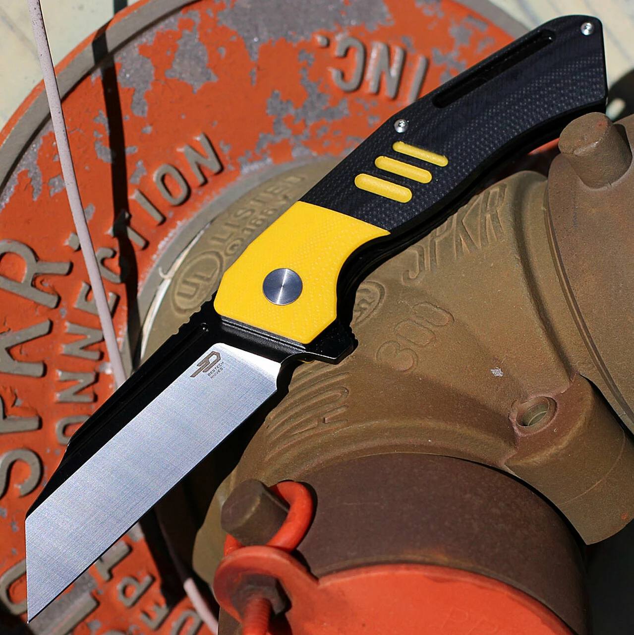 Discount 😍 Bestech Rockface - Blk / Yellow G10 (3.4" D2 Two Tone) BG46A 💯 1 Discount 😍 Bestech Rockface - Blk / Yellow G10 (3.4" D2 Two Tone) BG46A 💯