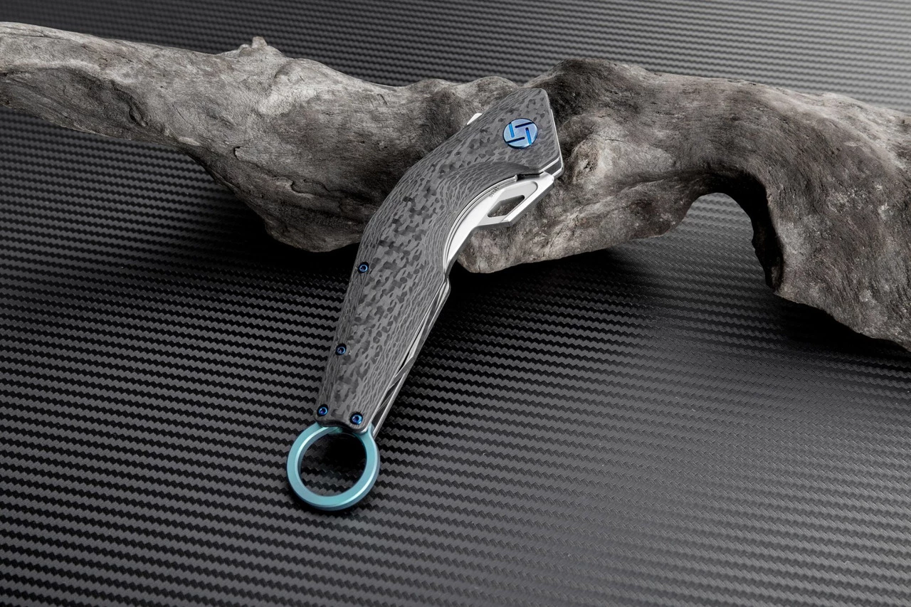 Coupon ✨ Artisan Cutlery Artisan Cobra ATZ1811GGNS, 3.15" S35VN Plain Blade, Green Carbon Fiber Handle 😍 3 Coupon ✨ Artisan Cutlery Artisan Cobra ATZ1811GGNS, 3.15" S35VN Plain Blade, Green Carbon Fiber Handle 😍 - Image 3