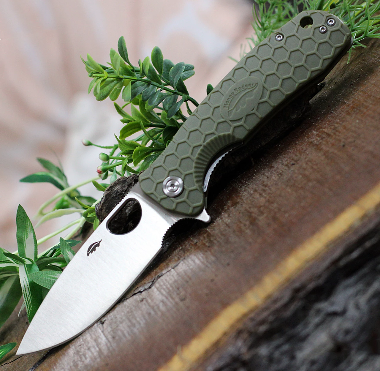 Discount 🎁 Honey Badger Knives Large Flipper HB1003, 3.63" 8Cr13MoV Satin Drop Point Plain Blade, Green FRN Handle 🤩 1 Discount 🎁 Honey Badger Knives Large Flipper HB1003, 3.63" 8Cr13MoV Satin Drop Point Plain Blade, Green FRN Handle 🤩
