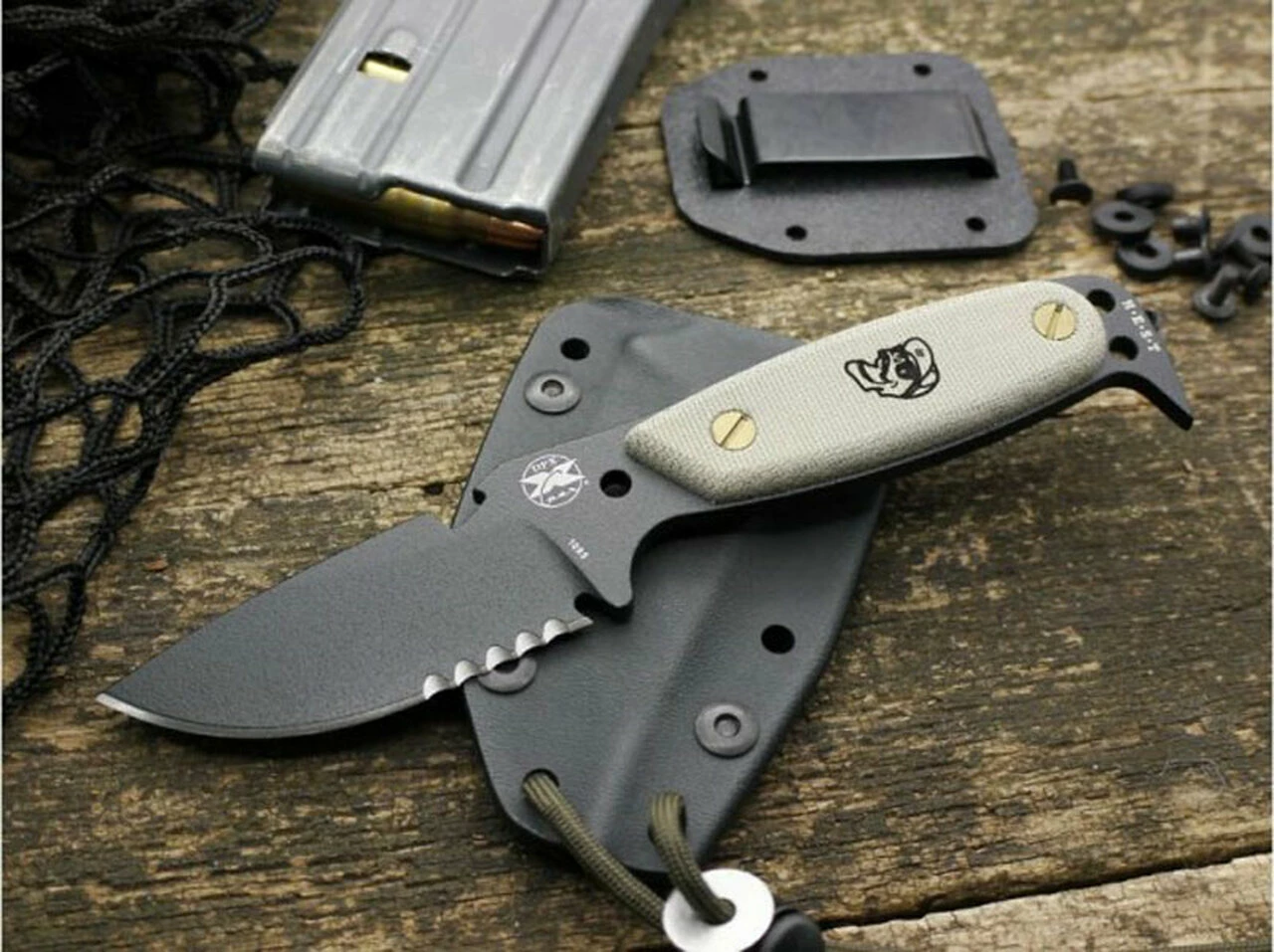 Brand new ✨ DPx HEST Original, Black, Serrated 😍 1 Brand new ✨ DPx HEST Original, Black, Serrated 😍